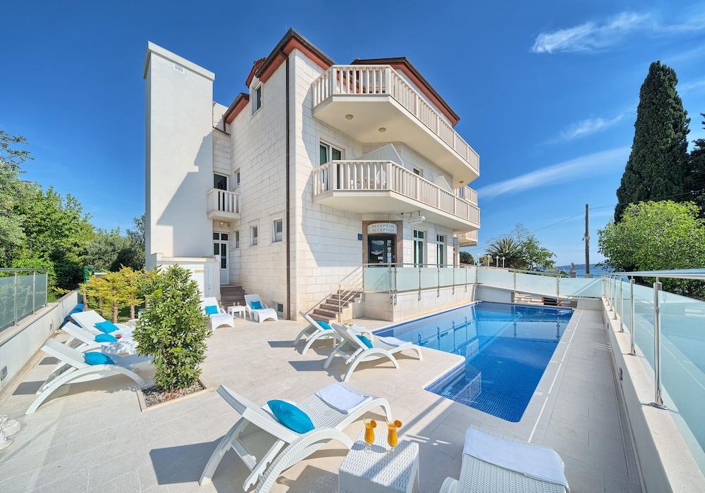 Hotel Villa Zarko Каштел-Стари Экстерьер фото